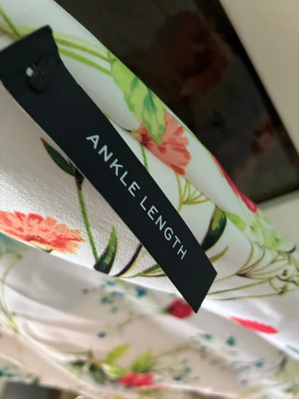 Worthington sz 18 Slim Fit White Floral Ankle Cropped Pants NWT - Picture 4 of 9